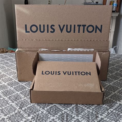 does louis vuitton require signature for delivery